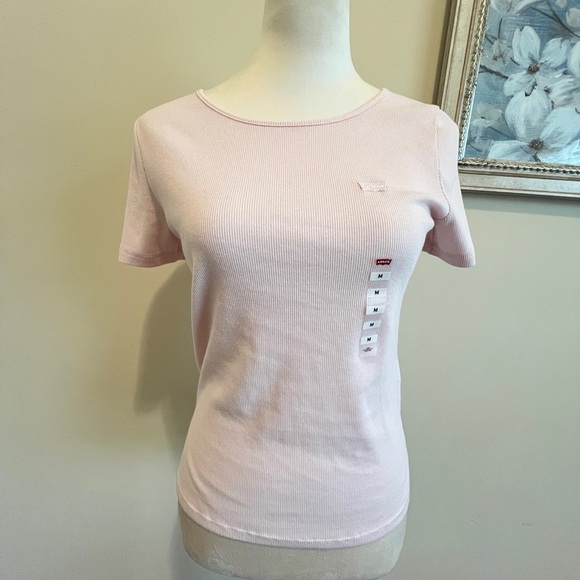 Levi's Tops - Levi's Pink Fitted Short Sleeve Tee